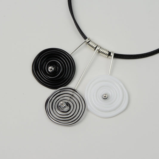 Spiral drop necklace in black & white, 3 bead