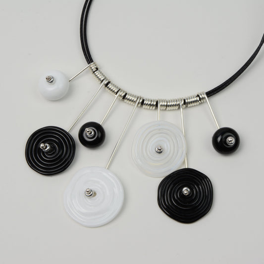 Spiral drop necklace in black & white, 7 bead